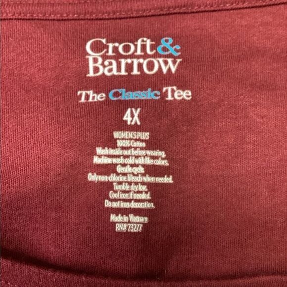 Croft & Barrow Women’s Plus Long Sleeve The Classic Tee Holiday Graphic Berry 4X - Picture 7 of 9